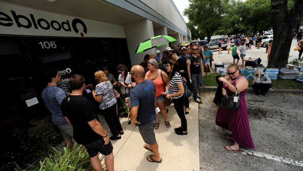 Hundreds of community members line up outside a clinic to donate blood after an early morning shooting attack at a gay nightclub in Orlando, Florida, U.S June 12, 2016 - Sputnik International