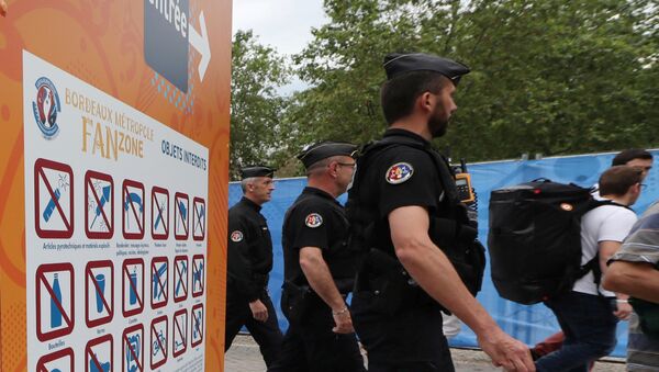 Policemen secure the area around the UEFA 2016 European Championship Fan Zone at Place des Quinconces. - Sputnik International