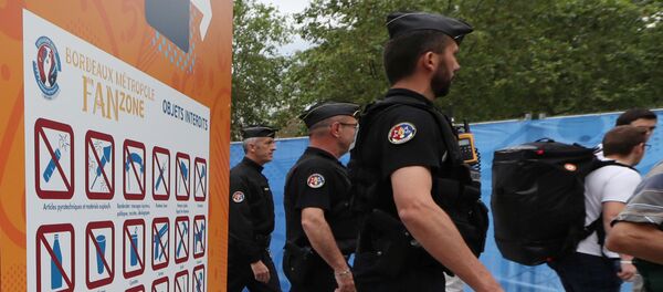 Policemen secure the area around the UEFA 2016 European Championship Fan Zone at Place des Quinconces. - Sputnik International