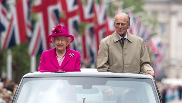 Britain's Queen Elizabeth II and Britain's Prince Philip, Duke of Edinburgh are driven along the Mall during the Patron's Lunch. - Sputnik International