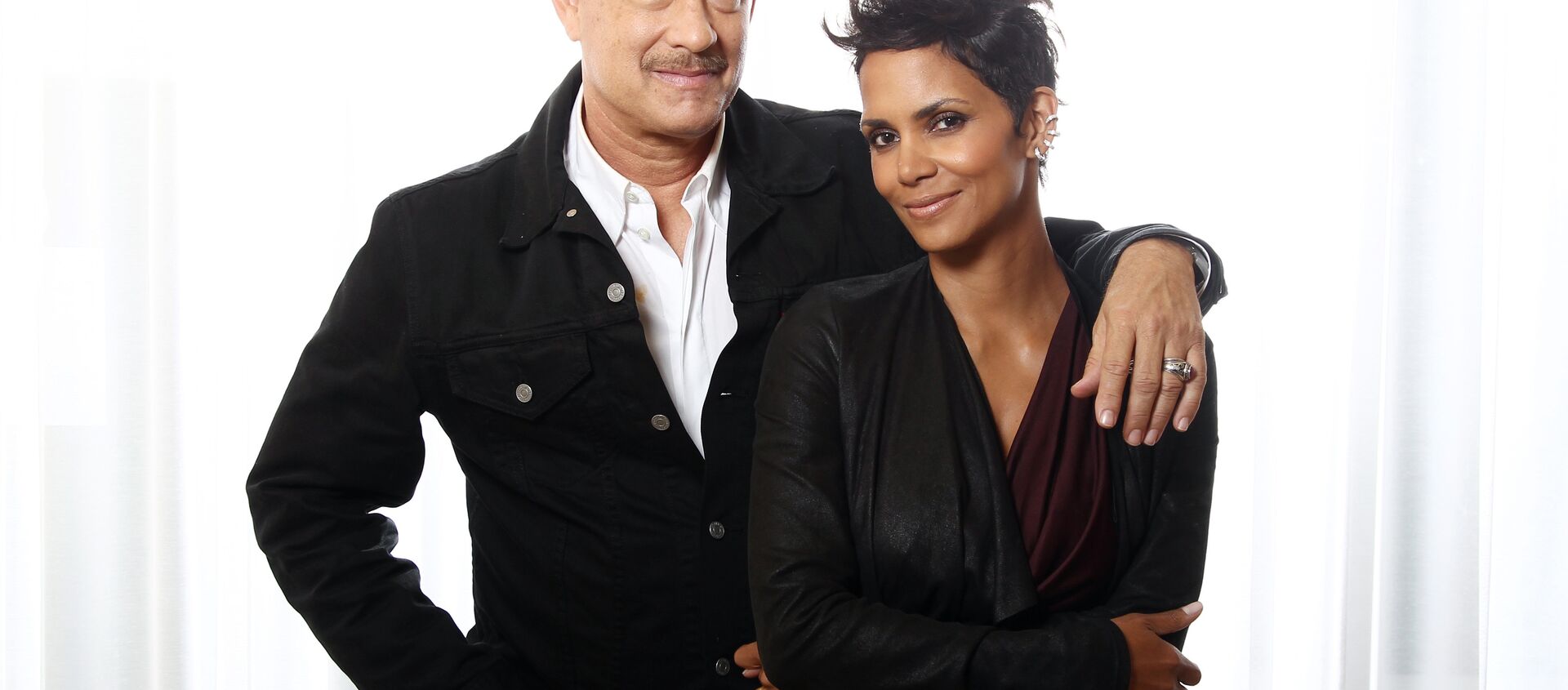 Actors Tom Hanks, left, and Halle Berry, from the upcoming film Cloud Atlas, pose for a portrait in Beverly Hills, California. - Sputnik International, 1920, 27.03.2021