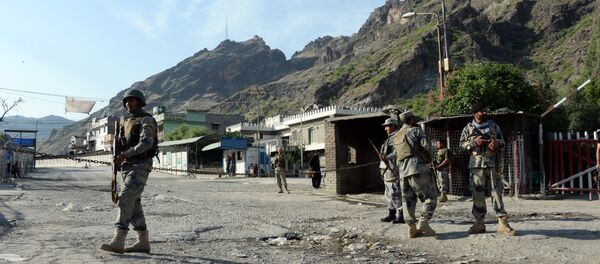 Afghan border police stand guard near the Torkham crossing between Afghanistan and Pakistan in Nangarhar province on May 12, 2016. - Sputnik International
