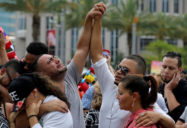 Mourners grieve at a vigil for the victims of the shooting at the Pulse gay nightclub in Orlando, Florida, June 13, 2016. Mourners grieve at a vigil for the victims of the shooting at the Pulse gay nightclub in Orlando, Florida, June 13, 2016. - Sputnik International