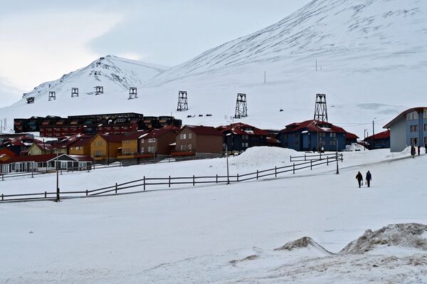 Houses in the Norwegian town of Longyearbyen on the island of West Spitsbergen (Spitsbergen) Houses in the Norwegian town of Longyearbyen on the island of West Spitsbergen (Spitsbergen) - Sputnik International