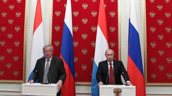 Russian President Vladimir Putin (right) and European Commission President Jean-Claude Juncker. (File) - Sputnik International