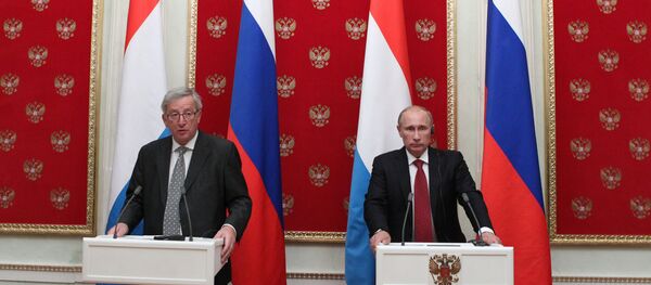 Russian President Vladimir Putin (right) and European Commission President Jean-Claude Juncker. (File) - Sputnik International