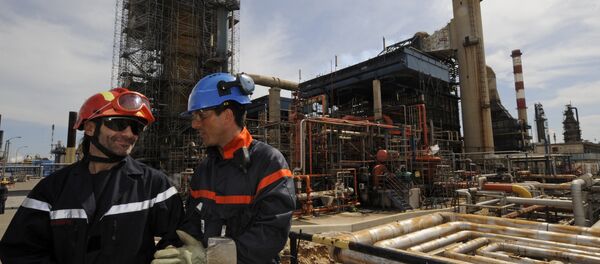 Workmen stand at the site of the mediterranean refinery of Lavera which belongs to British group Ineos. (File) Workmen stand at the site of the mediterranean refinery of Lavera which belongs to British group Ineos. (File) - Sputnik International