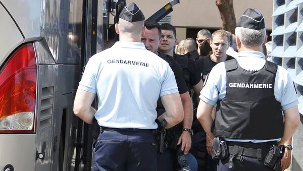 Repeating with additional information for clarification - Russian soccer fans (seen at center rear), suspected of being involved in clashes, are ushered off their bus after being stopped by gendarmes in Mandelieu near Cannes in southern France, June 14, 2016 - Sputnik International