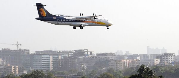 A Jet Airways ATR aircraft prepares to land - Sputnik International