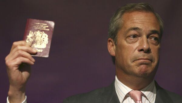 Leader of the United Kingdom Independence Party (UKIP) Nigel Farage holds his passport as he speaks at pro Brexit event in London, Britain June 3, 2016. - Sputnik International