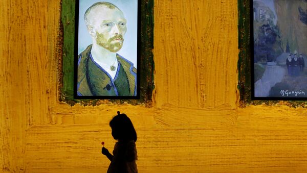 Девочка на мультимедийной выставке Meet Vincent van Gogh в Пекине - Sputnik International