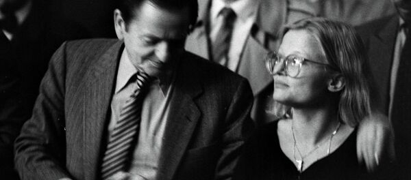 This file photo dated 1984 taken at unknown location, shows Swedish former Prime Minister Olof Palme (L), who was assassinated in a central Stockholm street in February 1986, and Swedish Foreign Minister Anna Lindh who was stabbed 10 September 2003, and died from her injuries early Thursday morning 11 September - Sputnik International
