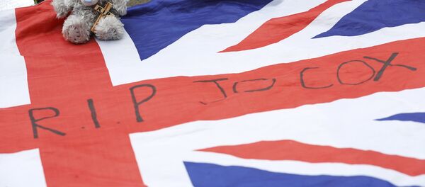 A union flag is left in tribute to Labour Member of Parliament Jo Cox in Birstal near Leeds, Britain June 17, 2016. A union flag is left in tribute to Labour Member of Parliament Jo Cox in Birstal near Leeds, Britain June 17, 2016. - Sputnik International