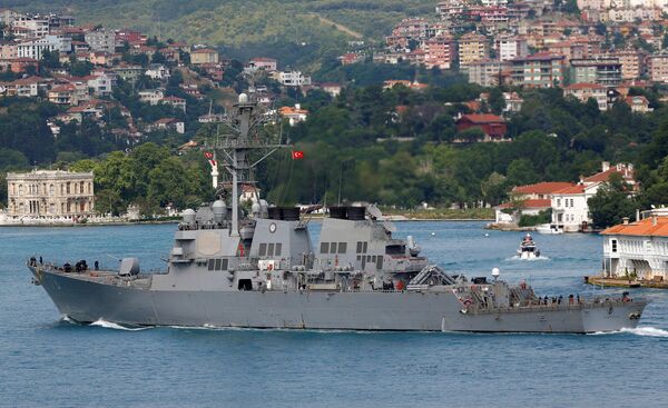 U.S. Navy guided-missile destroyer USS Porter sets sail in the Bosphorus, on its way to the Black Sea in Istanbul. - Sputnik International