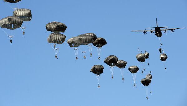 US troops land with parachutes at the military compound near Torun, central Poland, on June 7, 2016, as part of the NATO Anaconda-16 military exercise - Sputnik International