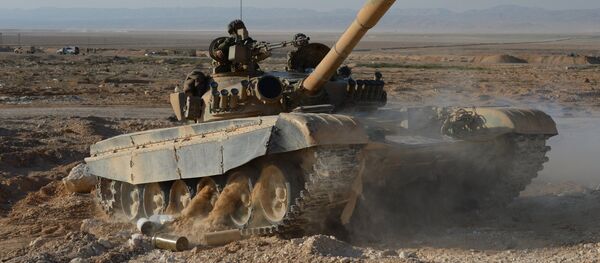 A T-72 tank of the Fatimiyoun Brigade at the frontline in the mountains 10 km from Palmyra - Sputnik International