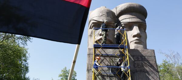 Ultra-right activists attempt to destroy Soviet era monuments to Soviet state security agents in Kiev, Ukraine, Thursday, April 28, 2016 Ultra-right activists attempt to destroy Soviet era monuments to Soviet state security agents in Kiev, Ukraine, Thursday, April 28, 2016 - Sputnik International