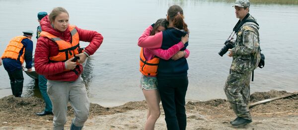 A tourist group, consisting mostly of children, has been caught in a strong lake storm in Karelia A tourist group, consisting mostly of children, has been caught in a strong lake storm in Karelia - Sputnik International