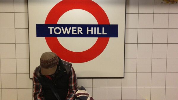 Commuter using a cellphone on the London Underground - Sputnik International