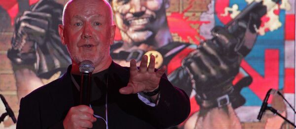 John Higgins converses with fans at the 2016 Moscow Comic Convention. - Sputnik International