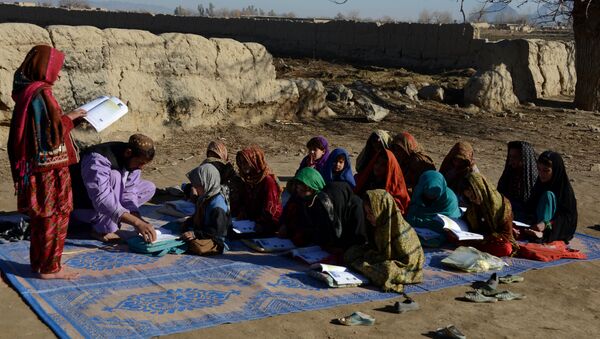 Afghan schoolchildren study at an open-air classroom in the Panjwai district of Kandahar province - Sputnik International