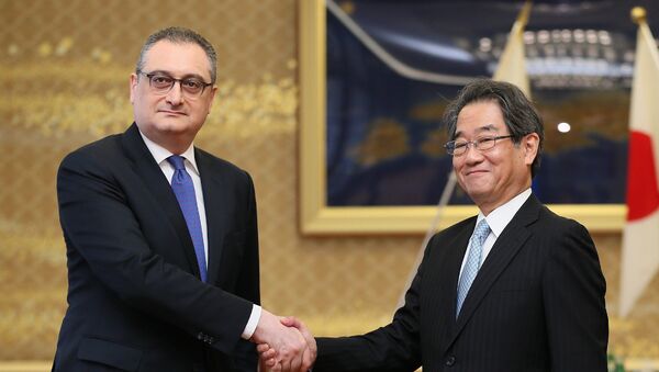 Chikahito Harada (R), the Japanese government representative and ambassador in charge of Japan-Russia relations, shakes hands with Russian Deputy Foreign Minister Igor Morgulov (L) prior to their talks at the Iikura guest house in Tokyo on June 22, 2016. - Sputnik International