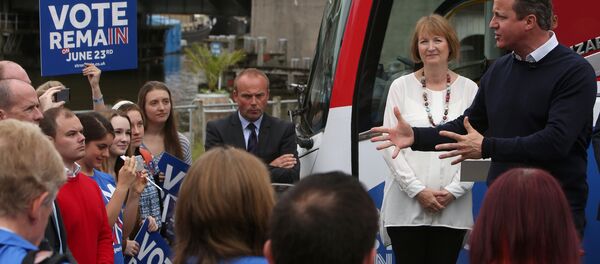 British Prime Minister David Cameron (R) addresses pro-EU Vote Remain supporters during a rally in Bristol, south-west England, whilst campaigning to avoid a Brexit, ahead of the June 23 EU referendum - Sputnik International