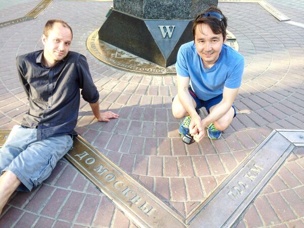 Nik Pavlov with Andrew in downtown Kazan - Sputnik International