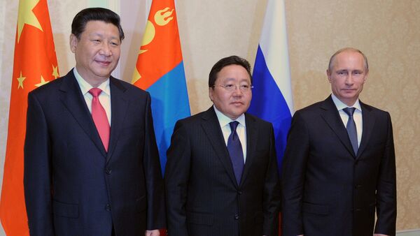 From right, Russian President Vladimir Putin, Mongolian President Tsakhiagiin Elbegdorj and Chinese President Xi Jinping. (File) - Sputnik International