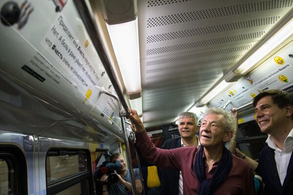 British actor Ian McKellen, center, and Director of the British Council in Russia Michael Bird, left, on the themed train Shakespeare Passions. The train has been launched on the Moscow Metro's Filyovskaya Line under the project Shakespeare Lives which is dedicated to the 400th anniversary of William Shakespeare's death and marks the UK-Russia Year of Language and Literature 2016. - Sputnik International