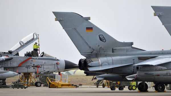 A technician works on a German Tornado jet at the NATO air base in Incirlik, Turkey.  - Sputnik International