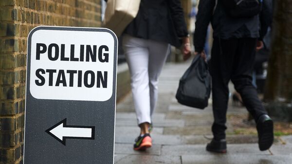 People leave a polling station in London on June 23, 2016, as Britain holds a referendum on wether to stay in, or to leave the European Union (EU) - Sputnik International