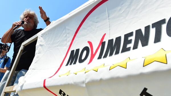 Italian protest party Five Star Movement leader Beppe Grillo speaks during a rally in Grado. (File) - Sputnik International