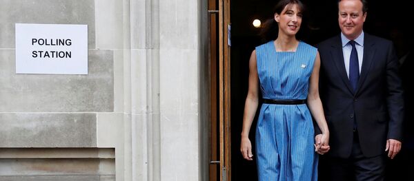 Britain's Prime Minister David Cameron and his wife Samantha leave after voting in the EU referendum, at a polling station in central London, Britain June 23, 2016. Britain's Prime Minister David Cameron and his wife Samantha leave after voting in the EU referendum, at a polling station in central London, Britain June 23, 2016. - Sputnik International