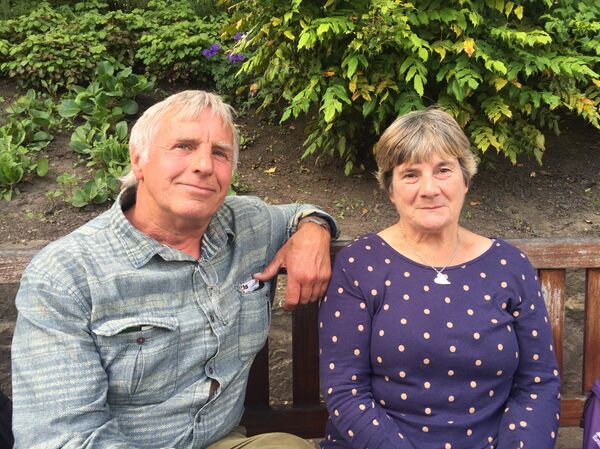 Mr Cameron went out to make a deal and came back without a deal. If we stay in, what's going to happen in the future? We're going to lose more and more of our power voters Mr and Mrs Diamond told Sputnik. - Sputnik International