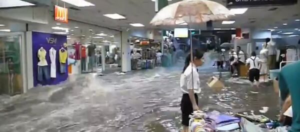 Heavy rains in China create a river - Sputnik International