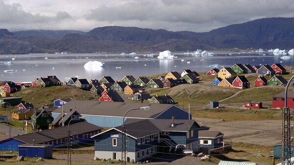 Giant icebergs float in the fjord in Narsaq, southern Greenland. - Sputnik International