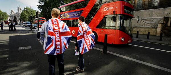 Vote leave supporters stand outside Downing Street in London, Britain June 24, 2016 after Britain voted to leave the European Union Vote leave supporters stand outside Downing Street in London, Britain June 24, 2016 after Britain voted to leave the European Union - Sputnik International