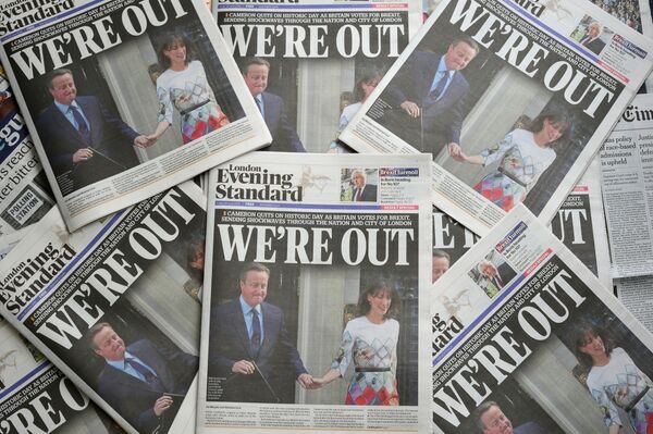 An arrangement of newspapers pictured in London on June 24, 2016, as an illustration, shows the front page of the London Evening Standard newpaper reporting the resignation of British Prime Minister David Cameron following the result of the UK's vote to leave the EU in the June 23 referendum. An arrangement of newspapers pictured in London on June 24, 2016, as an illustration, shows the front page of the London Evening Standard newpaper reporting the resignation of British Prime Minister David Cameron following the result of the UK's vote to leave the EU in the June 23 referendum. - Sputnik International