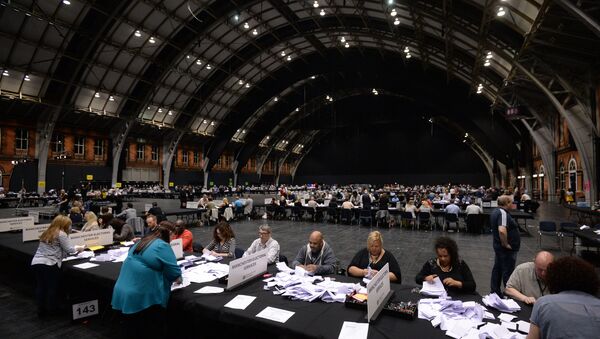 Counting votes in the UK referendum on EU membership, in Manchester - Sputnik International