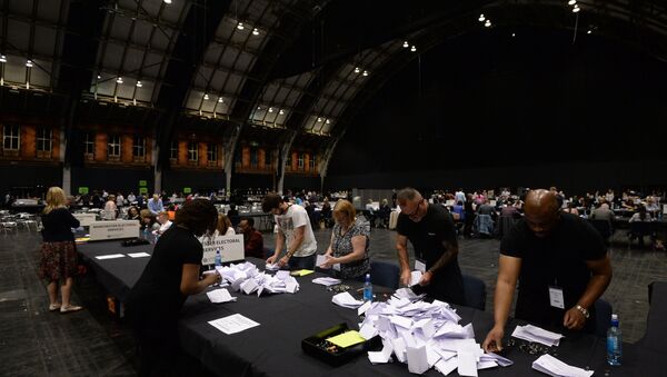 Counting votes in the UK referendum on EU membership, in Manchester - Sputnik International