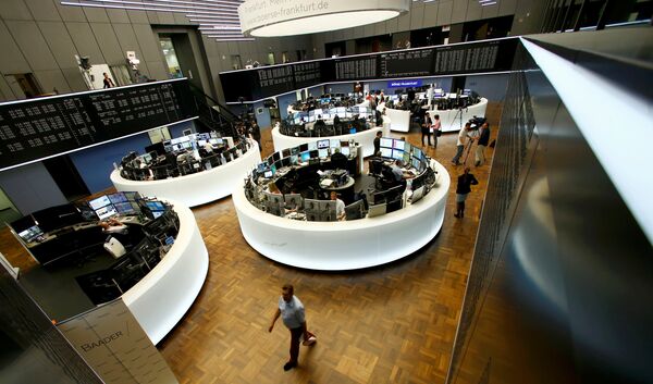 Traders work at their desks in front of the German share price index, DAX board, at the stock exchange in Frankfurt, Germany, June 24, 2016 after Britain voted to leave the European Union in the EU BREXIT referendum. - Sputnik International