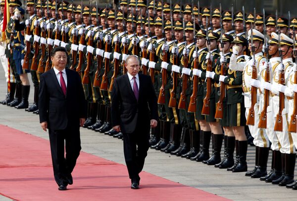 Russian President Vladimir Putin (R) and his Chinese counterpart Xi Jinping attend a welcoming ceremony outside the Great Hall of the People in Beijing, China, June 25, 2016 Russian President Vladimir Putin (R) and his Chinese counterpart Xi Jinping attend a welcoming ceremony outside the Great Hall of the People in Beijing, China, June 25, 2016 - Sputnik International