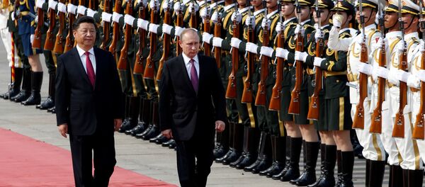 Russian President Vladimir Putin (R) and his Chinese counterpart Xi Jinping attend a welcoming ceremony outside the Great Hall of the People in Beijing, China, June 25, 2016 - Sputnik International
