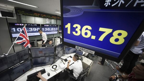 A computer screen shows the day's ongoing exchange rate between yen and the British pound, top, at a foreign exchange brokerage at a securities firm in Tokyo, Friday, June 24, 2016 - Sputnik International