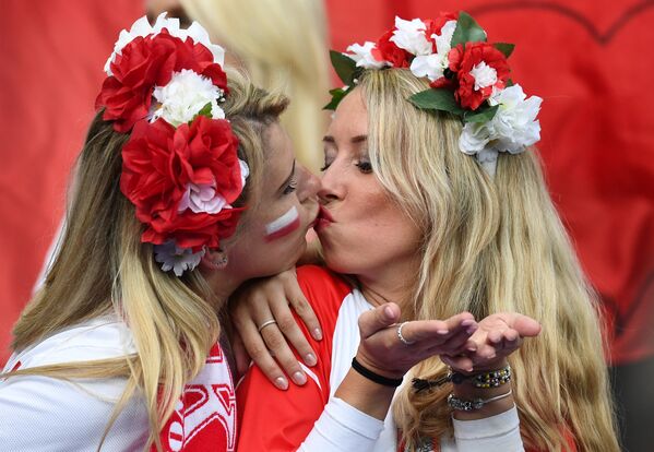 The Beauties and the Football: Female Fans of Euro-2016 - Sputnik International