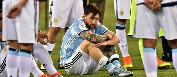 Argentina's Lionel Messi waits to receive the second place medal during the Copa America Centenario awards ceremony in East Rutherford, New Jersey, United States, on June 26, 2016 - Sputnik International