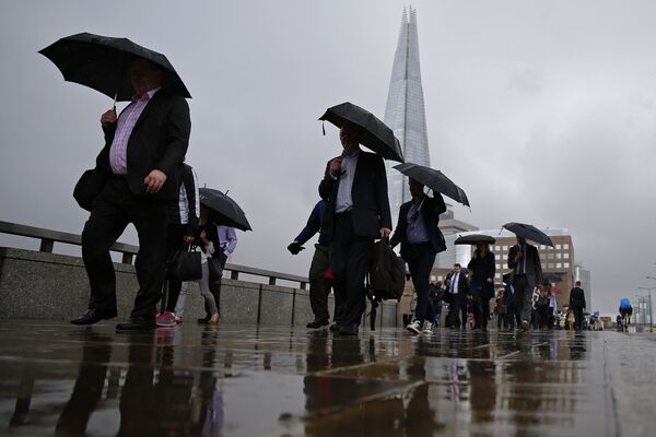 Commuters heading into the City of London walk in the rain across London Bridge, in front of the Shard skyscraper, in central London on June 27, 2016. Commuters heading into the City of London walk in the rain across London Bridge, in front of the Shard skyscraper, in central London on June 27, 2016. - Sputnik International