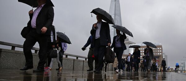 Commuters heading into the City of London walk in the rain across London Bridge, in front of the Shard skyscraper, in central London on June 27, 2016. Commuters heading into the City of London walk in the rain across London Bridge, in front of the Shard skyscraper, in central London on June 27, 2016. - Sputnik International