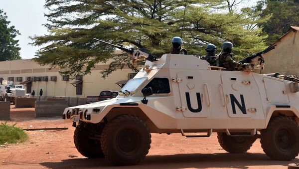 United Nations peacekeepers patrol outside a vote-counting centre for the presidential and parliamentary elections on January 2, 2016 in Bangui - Sputnik International